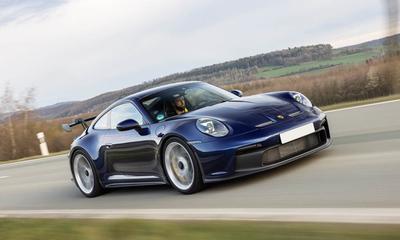 Porsche 911 2001 в Екатеринбурге, Вместе с авто отдам два комплекта  практически новой резины с дисками зима и лето, обмен Обмен интересует  только на другое авто