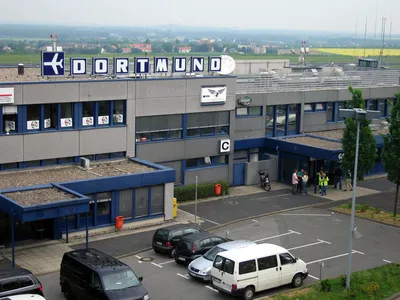 File:Dortmund airport terminal from ramp.jpg - Wikimedia Commons