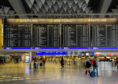 File:Inside Frankfurt Airport 2017.jpg - Wikimedia Commons