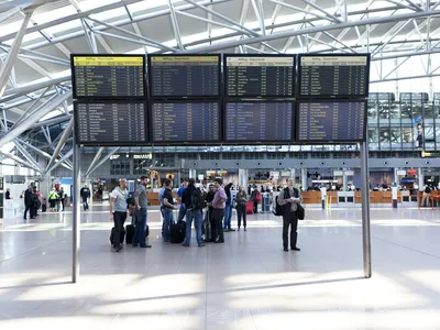 Аэропорт Гамбурга почти полностью пустой во время пандемии Covid19  Редакционное Изображение - изображение насчитывающей дело, пусто: 177861730