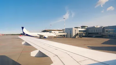 Аэропорт Гамбурга приостановил работу из-за сообщения о бомбе на борту —  09.10.2023 — В мире на РЕН ТВ