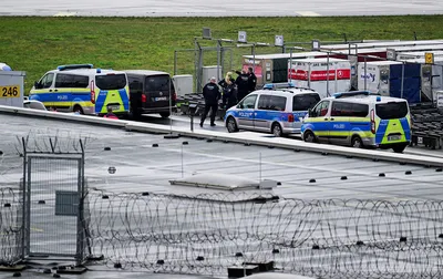 Аэропорт Гамбурга приостановил работу из-за вооруженного мужчины -  Российская газета