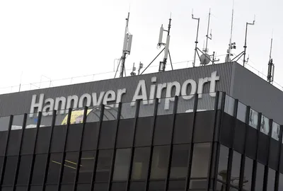 File:Duty Free Hannover Airport.jpg - Wikimedia Commons