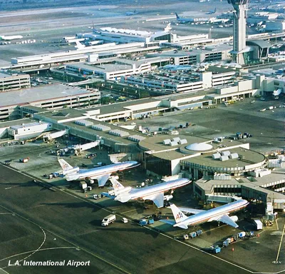File:Air Canada, Los Angeles International Airport, Los Angeles, California  (14331167208).jpg - Wikimedia Commons