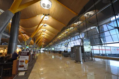 MADRID BARAJAS AIRPORT- TERMINAL 4, MADRID, SPAIN Stock Photo - Alamy