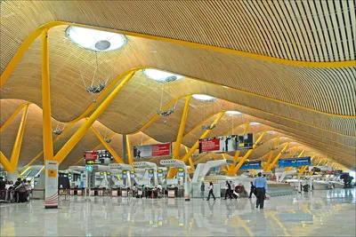 File:Barajas Airport (Madrid) (4685194730).jpg - Wikipedia