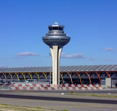 Международный аэропорт Barajas, Мадрид Редакционное Стоковое Фото -  изображение насчитывающей авиапорты, скорость: 105950278