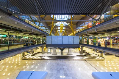 Аэропорт Мадрида «Барахас» — отели рядом, онлайн-табло прилета и вылета,  схема, как добраться | Туристер.Ру