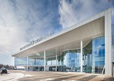27 июля у входа в аэропорт нижнего Новгорода торжественно открыли бронзовый  бюст Валерия Чкалова | Нижегородская правда