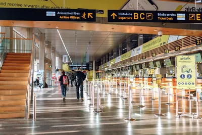 Рижский аэропорт в целях экономии приглушит освещение и снизит температуру  / Статья
