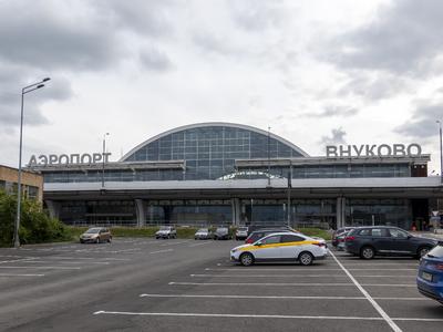В аэропорту Внуково на фоне снегопада отменили только один рейс - РИА  Новости, 13.02.2021