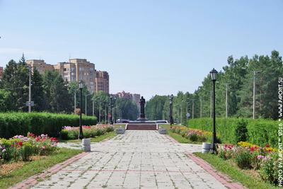 File:Main entrance to Akademgorodok in 2011.jpg - Wikimedia Commons