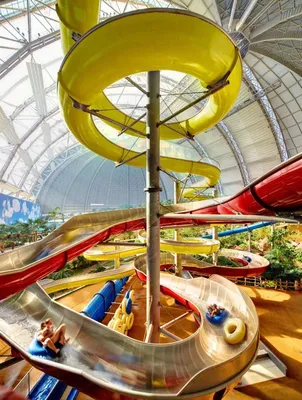 Клуб путешественников - Огромный аквапарк, построенный внутри старого  немецкого ангара для самолётов | Facebook