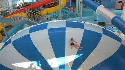 Аквапарк «Питерлэнд»: водные развлечения для всей семьи