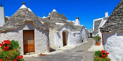 A Short Guide to Alberobello | Puglia's Trulli Town — ALONG DUSTY ROADS