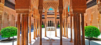 Арабская Крепость Альгамбра В Гранаде В Прекрасный Летний День, Испания  Фотография, картинки, изображения и сток-фотография без роялти. Image  72050792