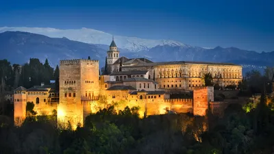 Альгамбра: обзор комплекса дворцов и садов в Гранаде