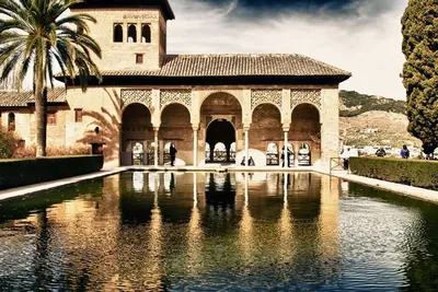 Альгамбра - архитектурно-парковый ансамбль в восточной части города Гранада  в Южной Испании. Построен во времена Мусульманского правления. | Пикабу