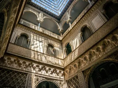 Двор девочек в Inseville Испании дворца алькасар Редакционное Изображение -  изображение насчитывающей альмохадов, дворец: 170622605