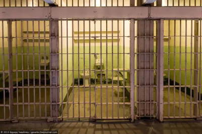 Внутри тюрьмы Алькатрас стоковое фото. изображение насчитывающей арен -  163173318