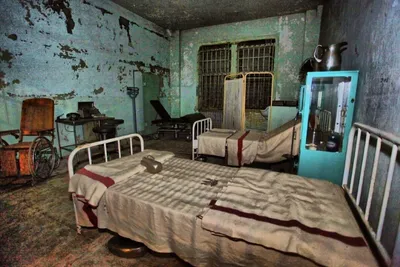 Внутри тюрьмы Alcatraz стоковое фото. изображение насчитывающей перемещение  - 113219798