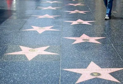 На \"Аллее славы\" в Голливуде вандалы осквернили звезду Джонни Деппа