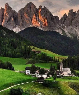 Итальянские Альпы! 😍 Хотели бы там побывать? 🌄🌳 #италия #альпы | Туризм,  Путешествия, Альпы