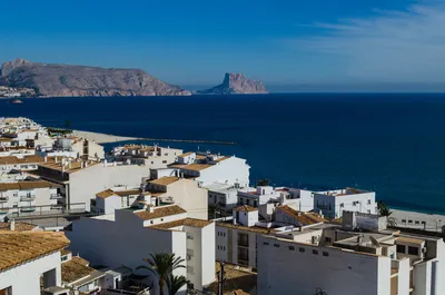 Altea, Spain - beautiful village with white houses, pink flowers, beach,  harbour and mountains at sunset. Popular Spanish tourist destination in  Costa Stock Photo - Alamy