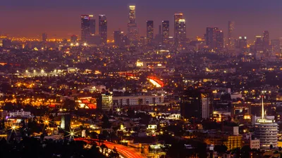 ЛОС-АНДЖЕЛЕС, CALIFORNIA/USA - 28-ОЕ ИЮЛЯ: Движение в Лос-Анджелесе  Редакционное Стоковое Изображение - изображение насчитывающей городск,  гостиницы: 70694554