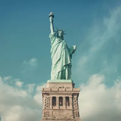 Американская статуя свободы символа Стоковое Фото - изображение  насчитывающей икона, конструкция: 145417580
