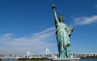ШОК. Какую книгу держит американская статуя Свободы? | Александра Юнг | Дзен