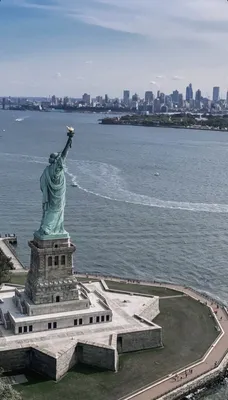 Архитектура on Instagram: “Статуя Свободы, Нью-Йорк, США. / Statue of  Liberty, New York, USA. #архитект… | New york city guide, Statue of  liberty, Liberty new york