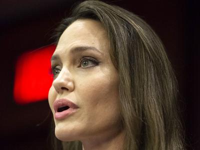 Пин от пользователя ARI на доске Angelina Jolie | Анджелина джоли, Красивые  знаменитости, Фотосъемка