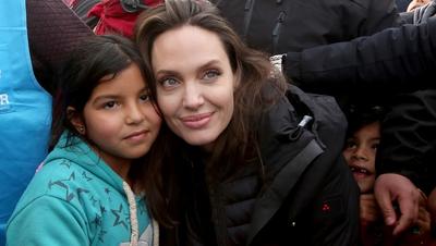 Модный провал: Анджелина Джоли появилась на публике в нелепом виде -  7Дней.ру