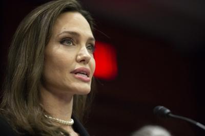 Анджелина Джоли перестанет заниматься делами беженцев в ООН