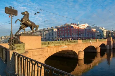 Аничков мост - уникальная переправа с конями через Фонтанку