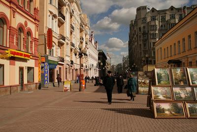 Улица арбат в Москве. Россия Редакционное Фото - изображение насчитывающей  выпуклины, весна: 185071546