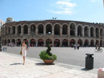 Арена ди Верона в Италии летом против голубого неба Редакционное  Изображение - изображение насчитывающей патио, грандиозно: 209512650
