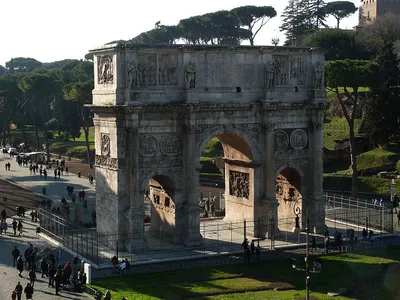 Триумфальная арка Константина в городе Рим