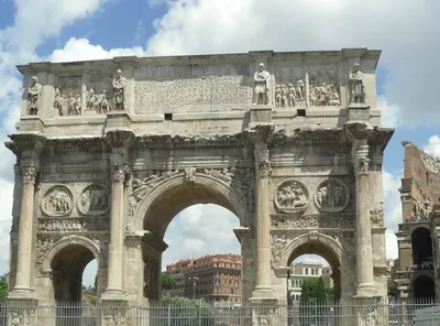 арка Константина триумфальная арка в Роме, посвященная императору  Константину великого Редакционное Фотография - изображение насчитывающей  рома, колонка: 256534187