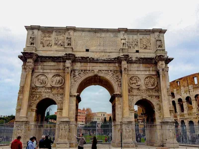 Арка Константина и Колизея в Риме, Италия Стоковое Фото - изображение  насчитывающей известно, европа: 161328382