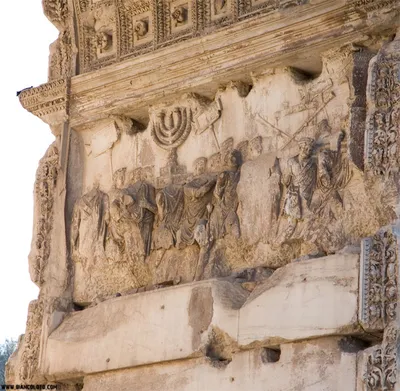 В Риме обнаружены руины триумфальной арки Тита