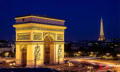 В Париже открылась инсталляция обернутой в серебряную материю Триумфальной  арки - ТАСС