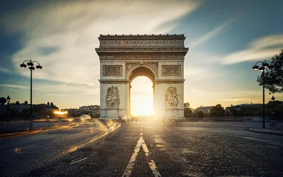 Триумфальная Арка в Париже на красивый летний день Редакционное Стоковое  Фото - изображение насчитывающей зодчества, июль: 100306903