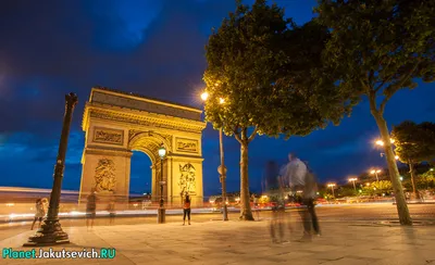 Парижская Триумфальная арка в белом. Мечту художника Христо осуществили  после смерти - BBC News Русская служба