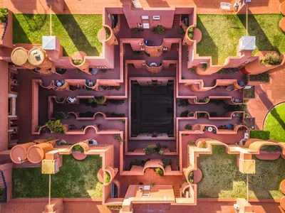 Антонио Гауди и его Барселона. Парк, плитка и формы нашедшие отражение в  архитектуре. Путь гения