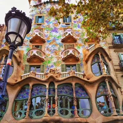 Невероятная архитектура дома Бальо, Барселона | Barcelona architecture,  Gaudi, Gaudi barcelona