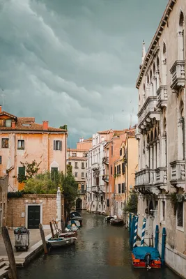 архитектура в городе Венеции Редакционное Изображение - изображение  насчитывающей романтично, небо: 245730375