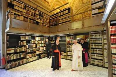 Что хранится в Ватикане? Самые секретные архивы мира | Smapse News:  Образование и наука | Дзен