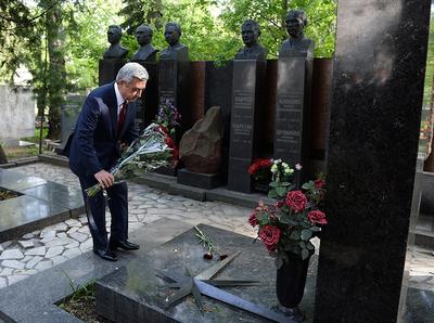 Убился, когда узнал, что погибла его возлюбленная»: история Армянского  кладбища Москвы - Мослента